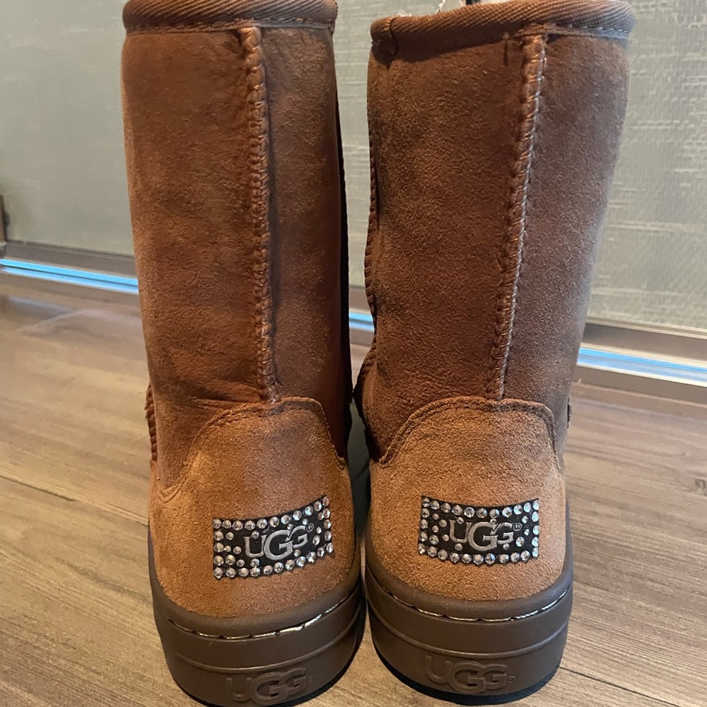 Ugg- ultra short Revival w/ rhinestone detail, color Chestnut. Size 8, EU 39